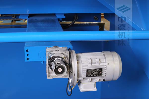 ZDS-2032后挡料AC电机与减速器一体，故障少，速度快.jpg