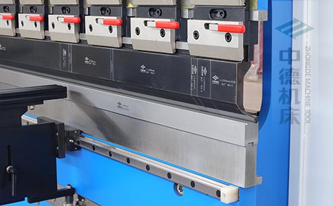 ZDPK-8025分段数控模具及高精度模具快夹，换模速度快5倍，加高型模托是门业制造专业配置.jpg
