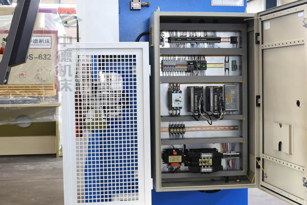 ZDPK-4015采用法国进口施耐德元气件，抗干扰，稳定耐用寿命长.jpg